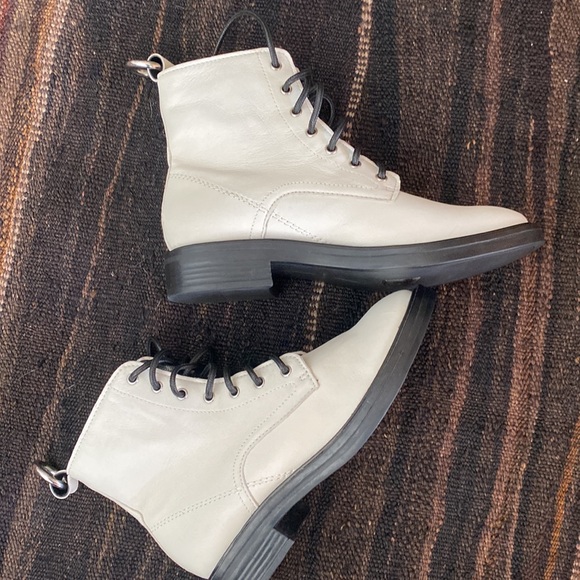 White leather DOLCE VITA BORAT booties NEW….So Gorgeous & Fun! 🔆8.5 - Picture 13 of 14